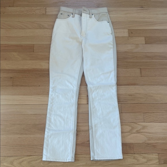 Abercrombie & Fitch Denim - Abercrombie & Fitch Women's Off-White Straight Leg Jeans size 25/0R